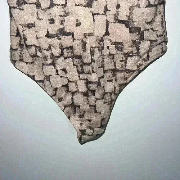 Aritzia x Babaton Contour Bodysuit size xs - Picture 6 of 11